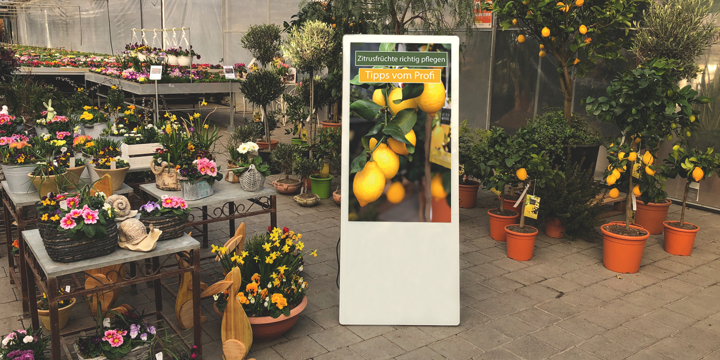 Digitaler Posterständer Gartencenter